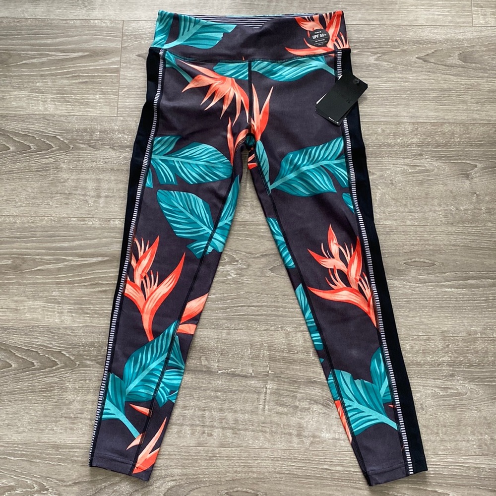 Hurley BNWT crop capri leaf print